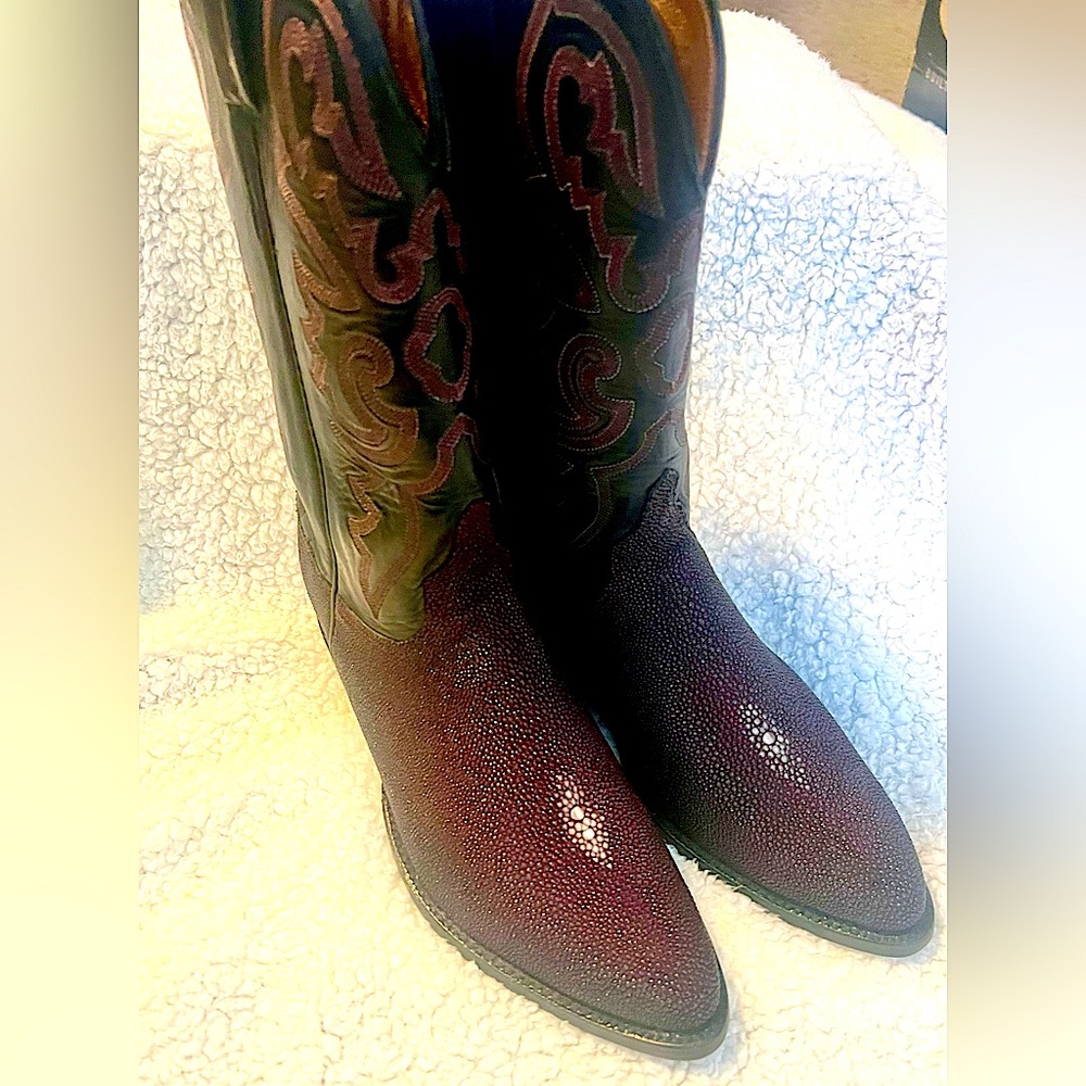 Luccaese vintage handmade exotic STINGRAY in dark cherry.